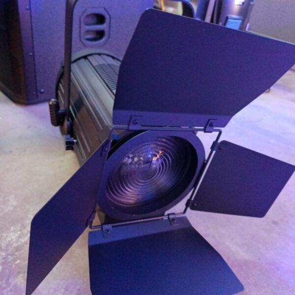 COB-LED Fresnel Light – Professional Film, Stage and Studio Lighting Fixture